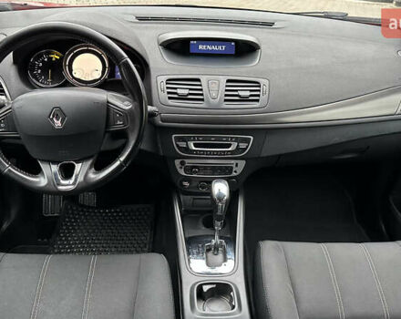 Красный Рено Меган, объемом двигателя 1.5 л и пробегом 250 тыс. км за 8999 $, фото 13 на Automoto.ua