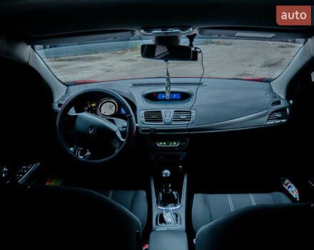 Красный Рено Меган, объемом двигателя 1.5 л и пробегом 156 тыс. км за 9300 $, фото 5 на Automoto.ua