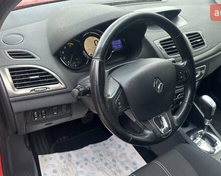 Красный Рено Меган, объемом двигателя 1.5 л и пробегом 250 тыс. км за 8400 $, фото 5 на Automoto.ua