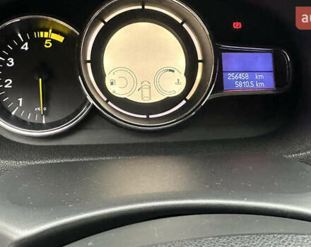 Красный Рено Меган, объемом двигателя 1.5 л и пробегом 250 тыс. км за 8999 $, фото 14 на Automoto.ua