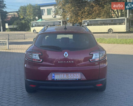 Красный Рено Меган, объемом двигателя 1.5 л и пробегом 250 тыс. км за 8150 $, фото 6 на Automoto.ua
