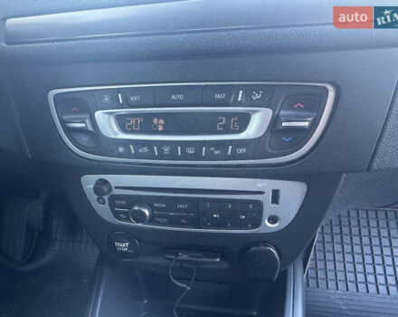 Красный Рено Меган, объемом двигателя 1.5 л и пробегом 250 тыс. км за 8150 $, фото 46 на Automoto.ua