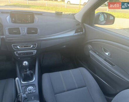 Красный Рено Меган, объемом двигателя 1.5 л и пробегом 250 тыс. км за 8150 $, фото 38 на Automoto.ua