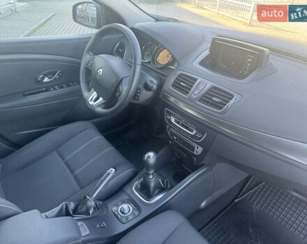 Красный Рено Меган, объемом двигателя 1.5 л и пробегом 250 тыс. км за 8150 $, фото 44 на Automoto.ua