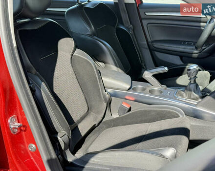 Красный Рено Меган, объемом двигателя 1.2 л и пробегом 130 тыс. км за 10200 $, фото 14 на Automoto.ua