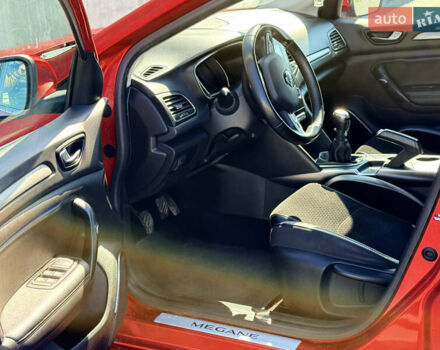 Красный Рено Меган, объемом двигателя 1.2 л и пробегом 130 тыс. км за 10200 $, фото 8 на Automoto.ua