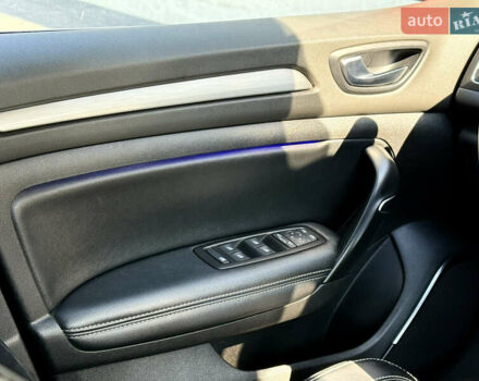 Красный Рено Меган, объемом двигателя 1.2 л и пробегом 130 тыс. км за 10200 $, фото 15 на Automoto.ua