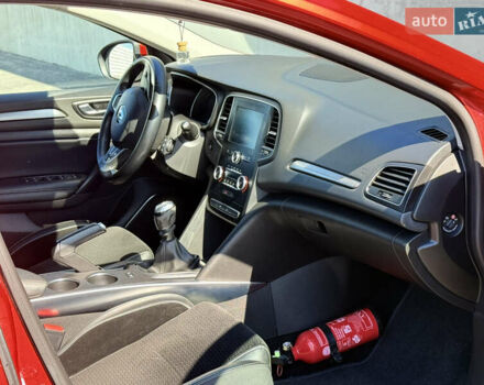 Красный Рено Меган, объемом двигателя 1.2 л и пробегом 130 тыс. км за 10200 $, фото 12 на Automoto.ua