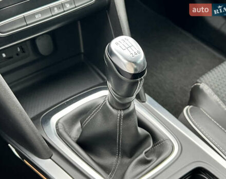 Красный Рено Меган, объемом двигателя 1.5 л и пробегом 209 тыс. км за 13665 $, фото 52 на Automoto.ua