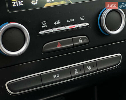 Красный Рено Меган, объемом двигателя 1.5 л и пробегом 209 тыс. км за 13665 $, фото 54 на Automoto.ua