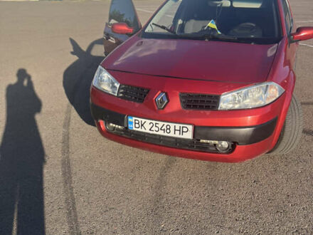 Рено Меган 2004 в Ровно на Automoto.ua Красный Рено Меган, объемом двигателя 1.6 л и пробегом 180 тыс. км за 4200 $, фото 1 на Automoto.ua