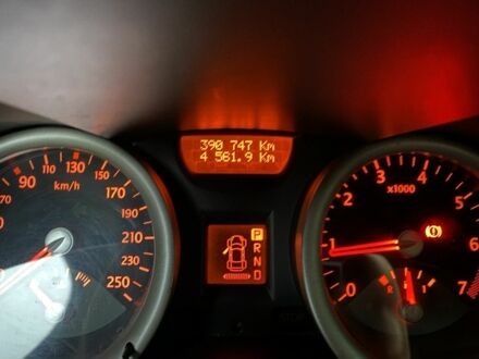 Рено Меган 2005 в Василькове на Automoto.ua Красный Рено Меган, объемом двигателя 1.6 л и пробегом 390 тыс. км за 2800 $, фото 1 на Automoto.ua