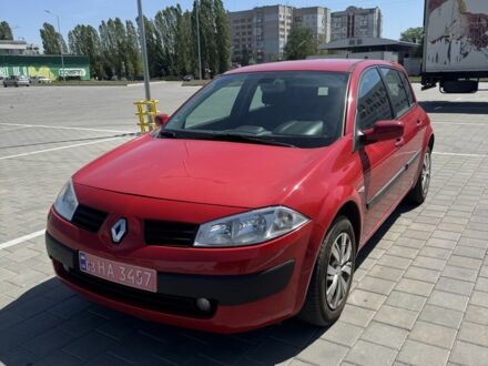 Рено Меган 2005 в Черкассах на Automoto.ua Красный Рено Меган, объемом двигателя 1.4 л и пробегом 220 тыс. км за 5100 $, фото 1 на Automoto.ua