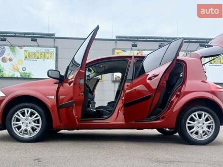 Рено Меган 2008 в Киеве на Automoto.ua Красный Рено Меган, объемом двигателя 1.6 л и пробегом 147 тыс. км за 6300 $, фото 1 на Automoto.ua
