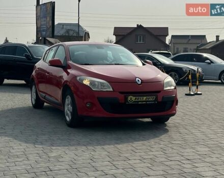 Красный Рено Меган, объемом двигателя 1.6 л и пробегом 185 тыс. км за 7500 $, фото 1 на Automoto.ua