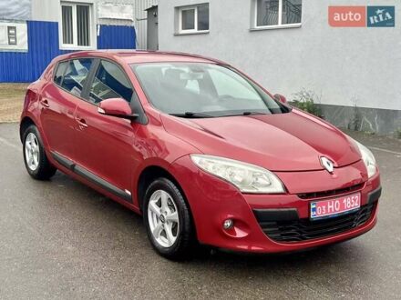 Рено Меган 2009 в Ровно на Automoto.ua Красный Рено Меган, объемом двигателя 1.6 л и пробегом 239 тыс. км за 6500 $, фото 1 на Automoto.ua