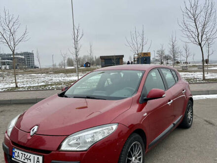 Рено Меган 2010 в Черкассах на Automoto.ua Красный Рено Меган, объемом двигателя 1.5 л и пробегом 155 тыс. км за 7200 $, фото 1 на Automoto.ua
