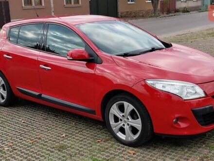 Рено Меган 2010 у Ужгороді на Automoto.ua Червоний Рено Меган, об'ємом двигуна 1.4 л та пробігом 146 тис. км за 6300 $, фото 1 на Automoto.ua