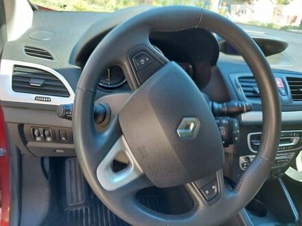 Рено Меган 2010 у Ужгороді на Automoto.ua Червоний Рено Меган, об'ємом двигуна 1.9 л та пробігом 101 тис. км за 6300 $, фото 1 на Automoto.ua