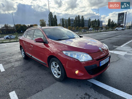 Рено Меган 2010 в Киеве на Automoto.ua Красный Рено Меган, объемом двигателя 1.46 л и пробегом 303 тыс. км за 6750 $, фото 1 на Automoto.ua