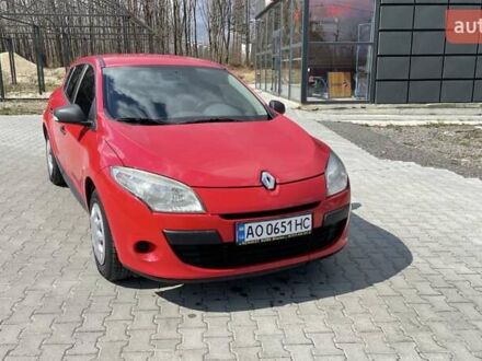 Рено Меган 2010 в Трускавце на Automoto.ua Красный Рено Меган, объемом двигателя 1.6 л и пробегом 250 тыс. км за 5300 $, фото 1 на Automoto.ua