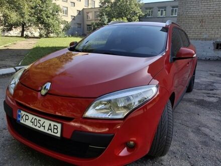 Рено Меган 2011 в Запорожье на Automoto.ua Красный Рено Меган, объемом двигателя 1.5 л и пробегом 210 тыс. км за 7600 $, фото 1 на Automoto.ua