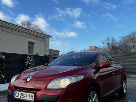 Рено Меган 2011 в Черкассах на Automoto.ua Красный Рено Меган, объемом двигателя 1.5 л и пробегом 280 тыс. км за 7500 $, фото 1 на Automoto.ua