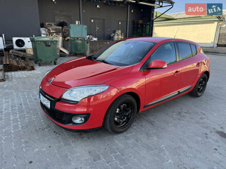 Рено Меган 2012 в Стрые на Automoto.ua Красный Рено Меган, объемом двигателя 1.46 л и пробегом 300 тыс. км за 5999 $, фото 1 на Automoto.ua