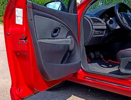 Рено Меган 2015 в Лозовой на Automoto.ua Красный Рено Меган, объемом двигателя 1.5 л и пробегом 257 тыс. км за 9400 $, фото 1 на Automoto.ua