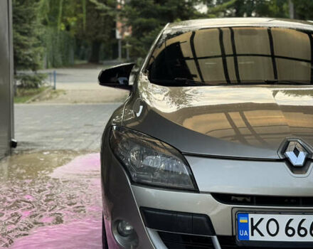 Рено Меган, объемом двигателя 1.6 л и пробегом 180 тыс. км за 7200 $, фото 1 на Automoto.ua