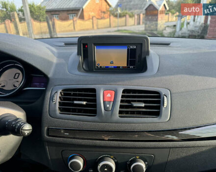 Рено Меган, объемом двигателя 1.6 л и пробегом 119 тыс. км за 8500 $, фото 9 на Automoto.ua