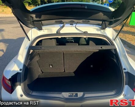 Рено Меган, объемом двигателя 1.5 л и пробегом 241 тыс. км за 10000 $, фото 7 на Automoto.ua
