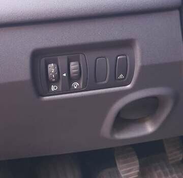 Рено Меган, объемом двигателя 1.6 л и пробегом 254 тыс. км за 4950 $, фото 22 на Automoto.ua