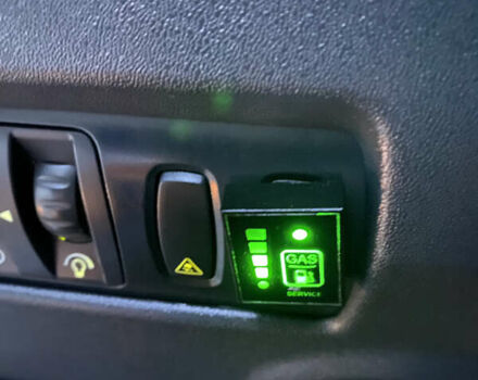 Рено Меган, объемом двигателя 1.6 л и пробегом 195 тыс. км за 5400 $, фото 6 на Automoto.ua