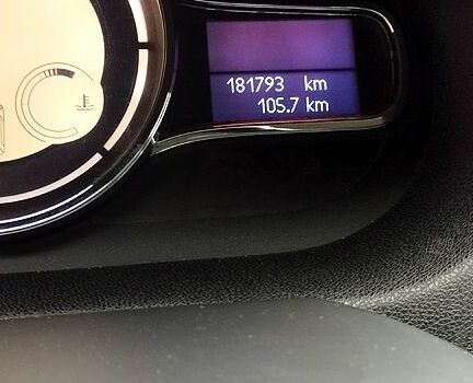 Рено Меган, об'ємом двигуна 1.6 л та пробігом 182 тис. км за 9800 $, фото 4 на Automoto.ua