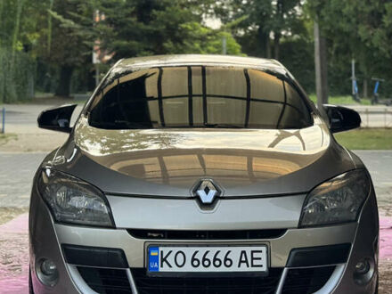 Рено Меган 2009 в Ужгороде на Automoto.ua Рено Меган, объемом двигателя 1.6 л и пробегом 180 тыс. км за 7200 $, фото 1 на Automoto.ua