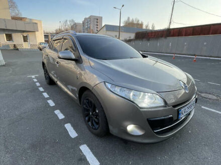 Рено Меган 2012 в Василькове на Automoto.ua Рено Меган, объемом двигателя 1.5 л и пробегом 300 тыс. км за 7400 $, фото 1 на Automoto.ua