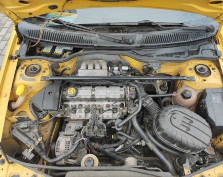 Жовтий Рено Меган, об'ємом двигуна 2 л та пробігом 210 тис. км за 2000 $, фото 9 на Automoto.ua