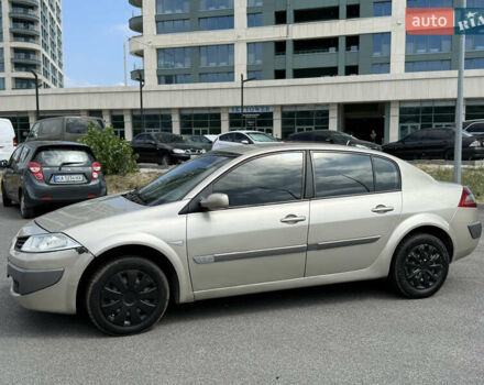 Желтый Рено Меган, объемом двигателя 1.46 л и пробегом 418 тыс. км за 2999 $, фото 2 на Automoto.ua