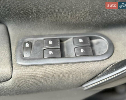 Желтый Рено Меган, объемом двигателя 1.46 л и пробегом 418 тыс. км за 2999 $, фото 6 на Automoto.ua