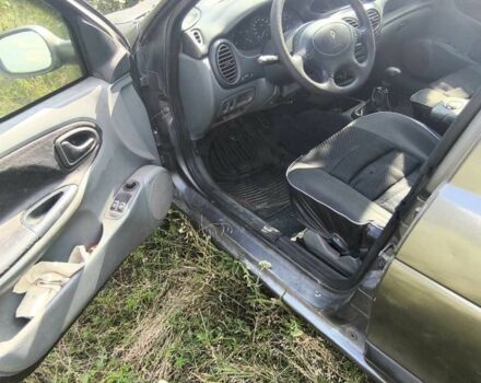 Серый Рено Меган, объемом двигателя 0 л и пробегом 1000 тыс. км за 2200 $, фото 5 на Automoto.ua