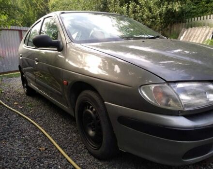 Серый Рено Меган, объемом двигателя 1.4 л и пробегом 300 тыс. км за 1200 $, фото 2 на Automoto.ua