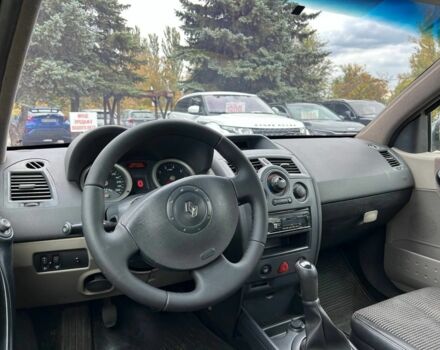 Рено Меган 2003 в Кривом Роге на Automoto.ua Серый Рено Меган, объемом двигателя 1.6 л и пробегом 240 тыс. км за 3300 $, фото 10 на Automoto.ua