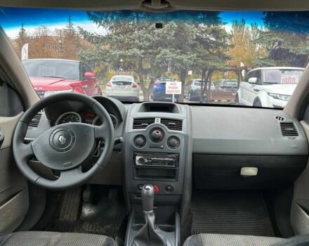 Рено Меган 2003 в Кривом Роге на Automoto.ua Серый Рено Меган, объемом двигателя 1.6 л и пробегом 240 тыс. км за 3300 $, фото 9 на Automoto.ua