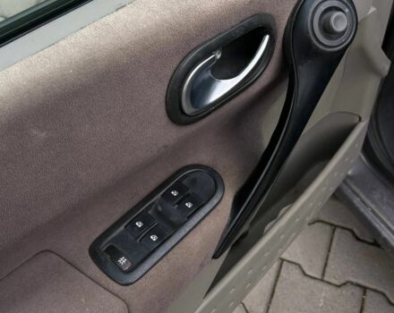 Рено Меган 2003 в Кривом Роге на Automoto.ua Серый Рено Меган, объемом двигателя 1.6 л и пробегом 240 тыс. км за 3300 $, фото 8 на Automoto.ua