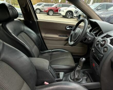 Рено Меган 2003 в Кривом Роге на Automoto.ua Серый Рено Меган, объемом двигателя 1.6 л и пробегом 240 тыс. км за 3300 $, фото 17 на Automoto.ua