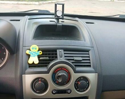 Сірий Рено Меган, об'ємом двигуна 1.6 л та пробігом 96 тис. км за 4200 $, фото 6 на Automoto.ua