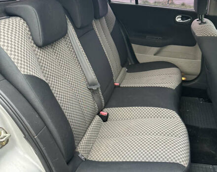 Сірий Рено Меган, об'ємом двигуна 1.46 л та пробігом 240 тис. км за 3999 $, фото 8 на Automoto.ua