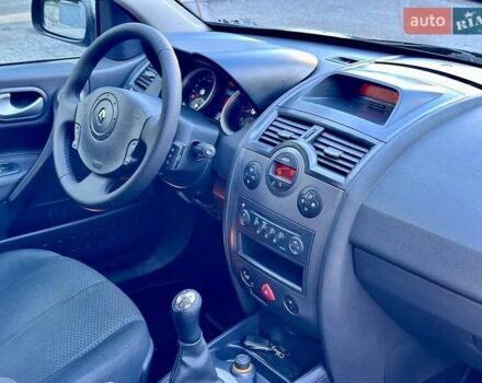 Рено Меган 2004 у Вінниці на Automoto.ua Сірий Рено Меган, об'ємом двигуна 1.6 л та пробігом 199 тис. км за 5300 $, фото 10 на Automoto.ua
