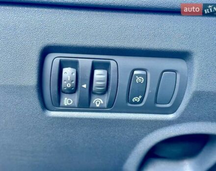 Рено Меган 2004 у Вінниці на Automoto.ua Сірий Рено Меган, об'ємом двигуна 1.6 л та пробігом 199 тис. км за 5300 $, фото 16 на Automoto.ua